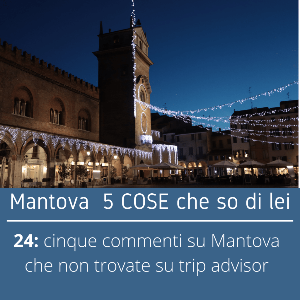 Piazza Erbe a Mantova con le luminarie natalizie